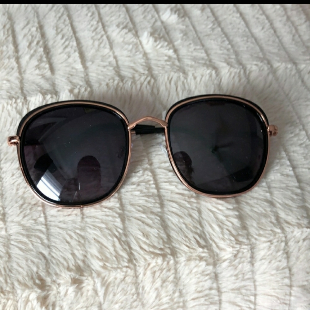 Tahari Sunglasses